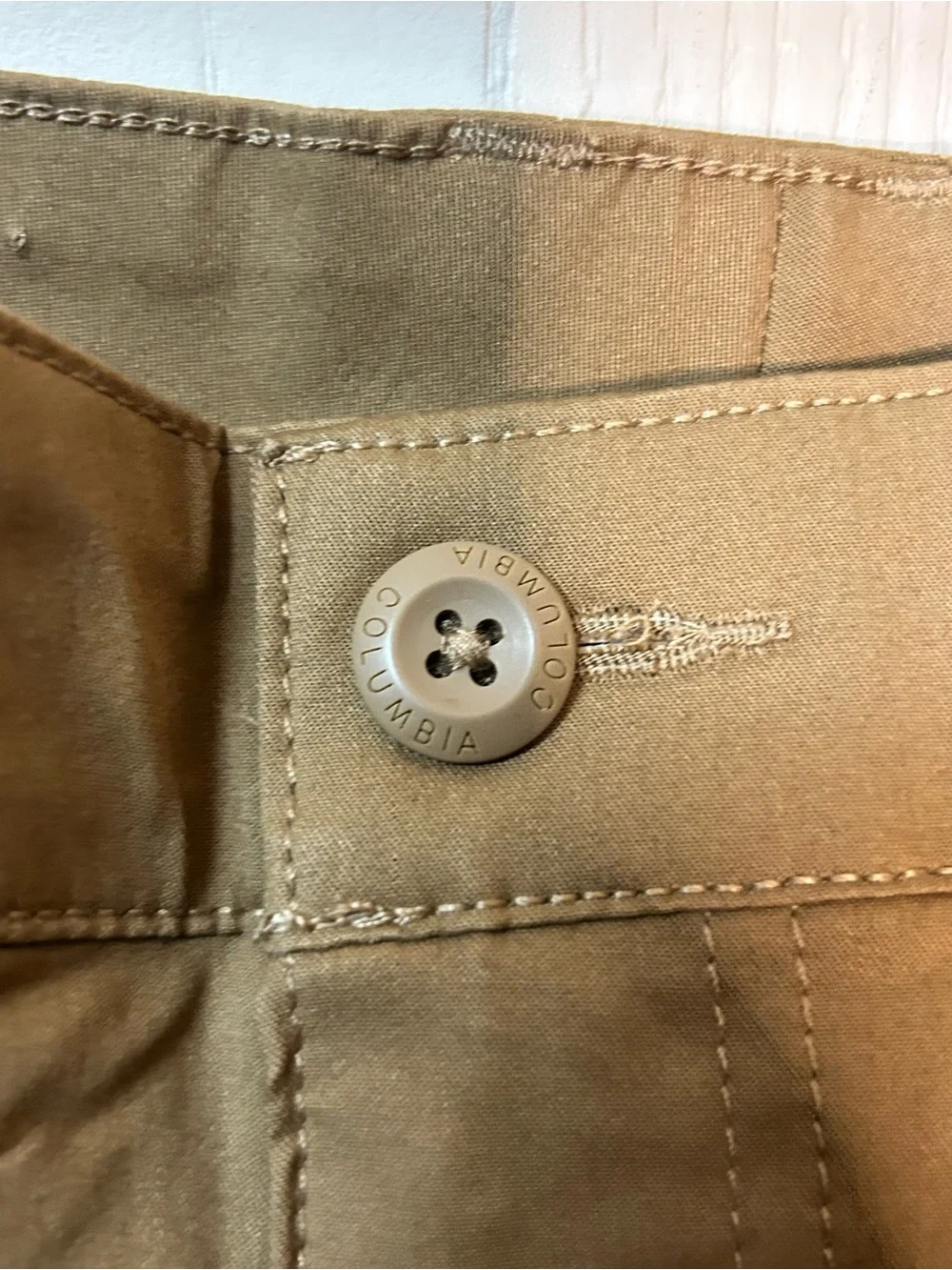 Columbia Mens Trail Cargo Shorts Size 42x10 Khaki Outdoor Durable Fabric